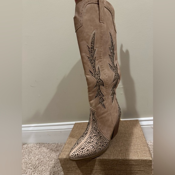 Western Boots Womens Size 7M with crystals Ivory Pull On Heeled Pointed Toe - Picture 5 of 7